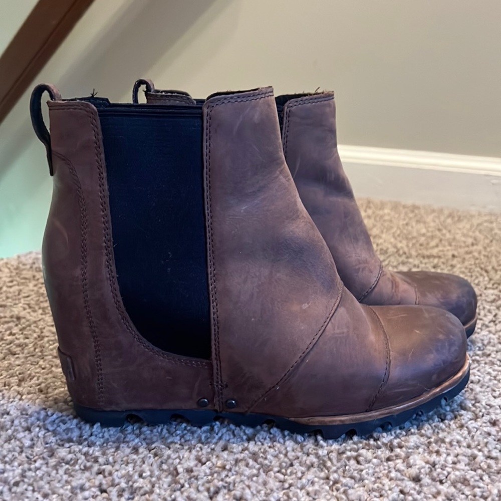 Women’s Sorel hidden wedge boots size 8
